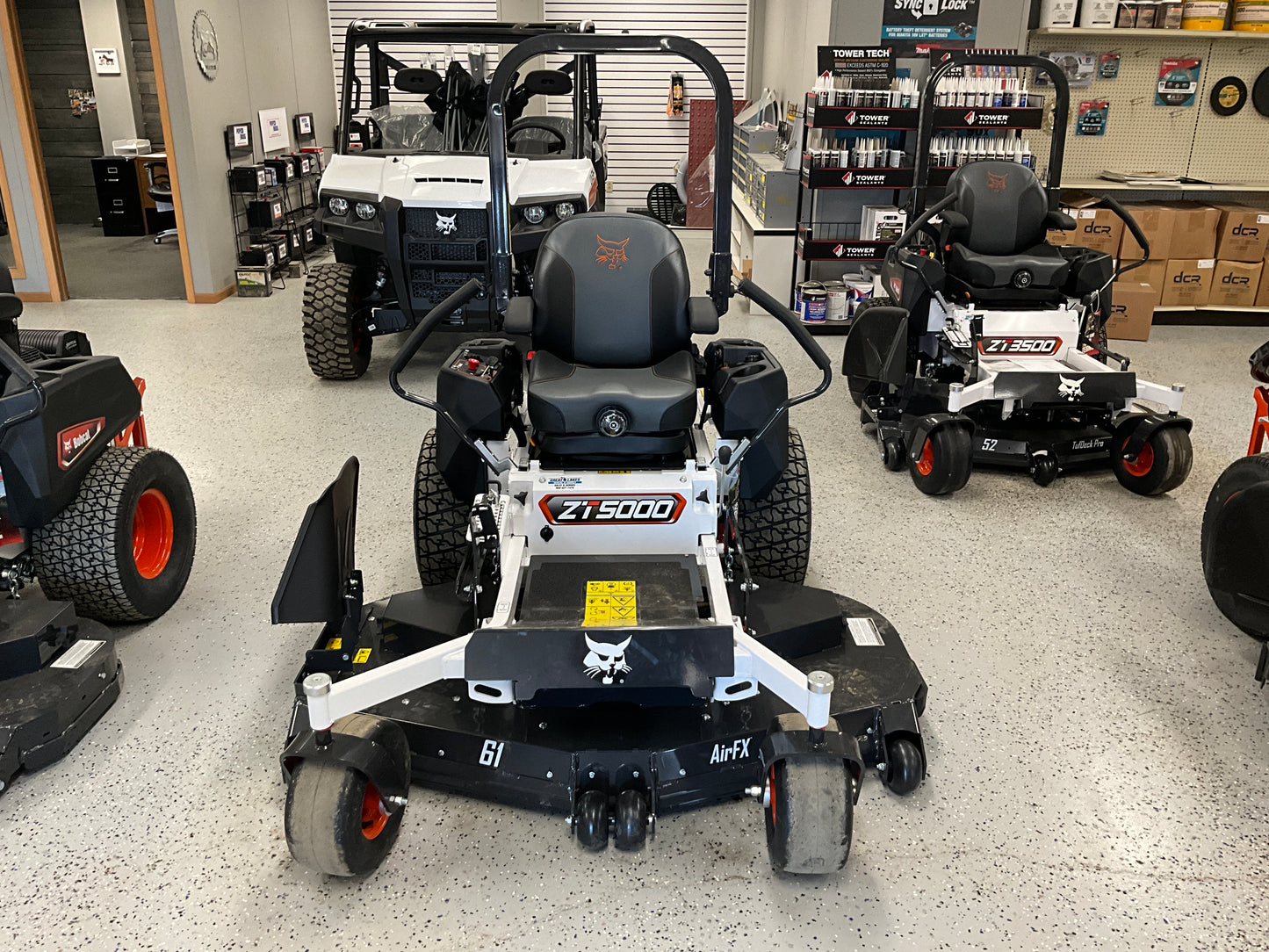 ZT5000 Zero turn riding mower 61"